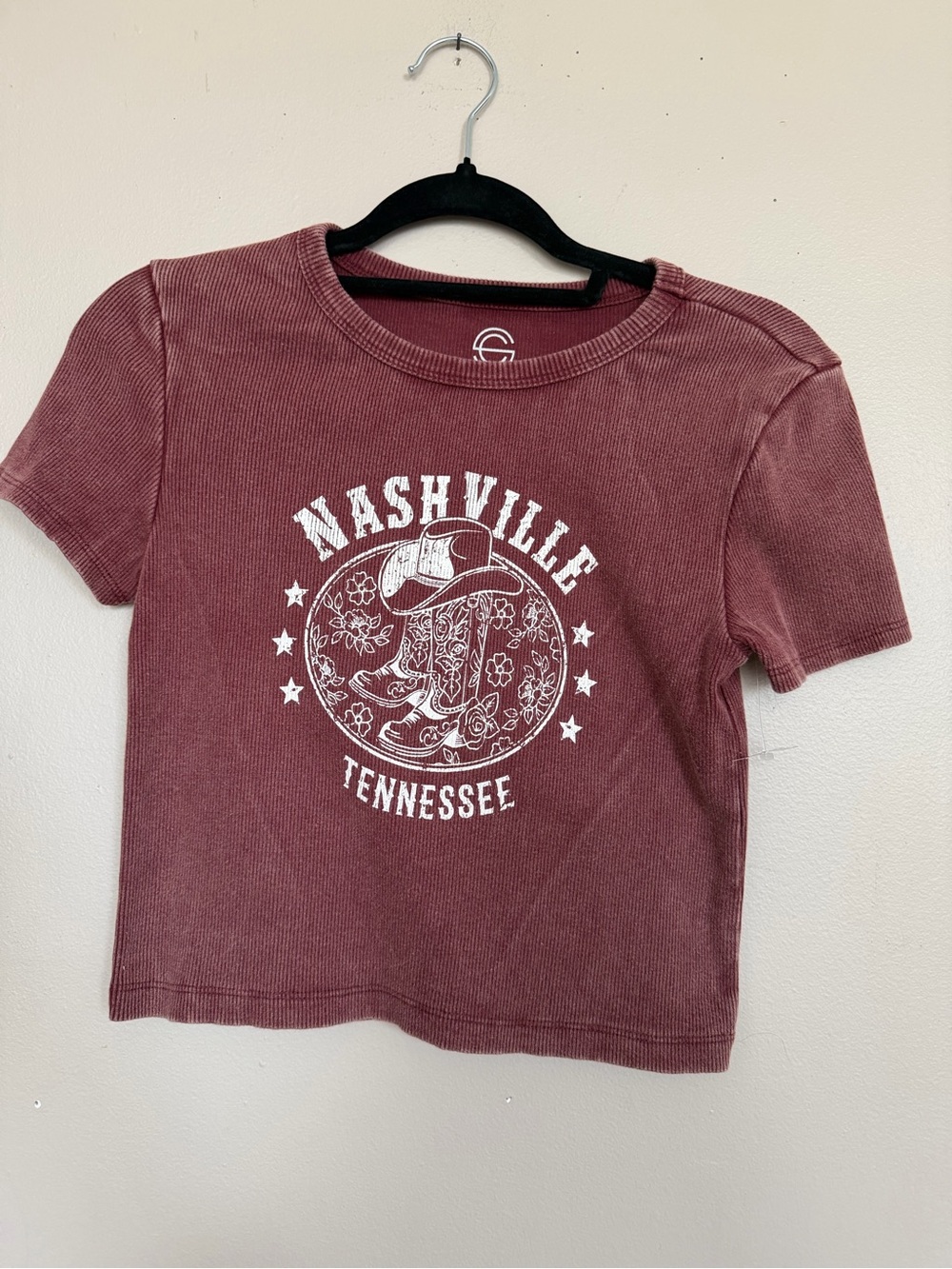 Nashville Tennessee Graphic Crop Tee - Burgundy